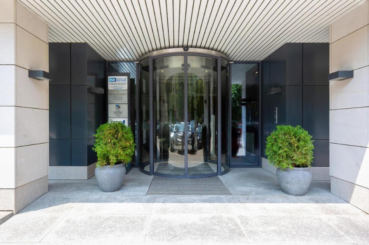 Modern Apartment With Pool Near Golden Terraces Warsaw Exterior photo